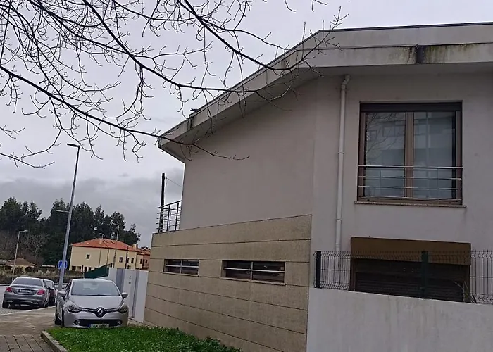 Private Bathroom Shared Kitchen 3* 포르투